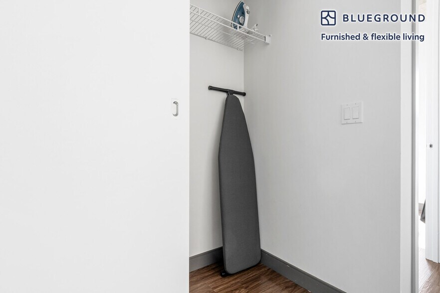 Building Photo - 601 W Jackson Blvd