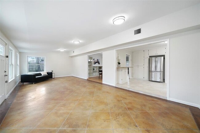 Building Photo - 1428 W 43rd St