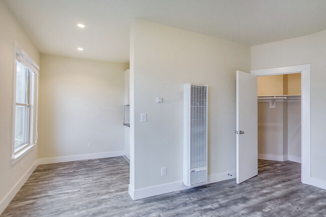 Interior Photo - 140 Duboce