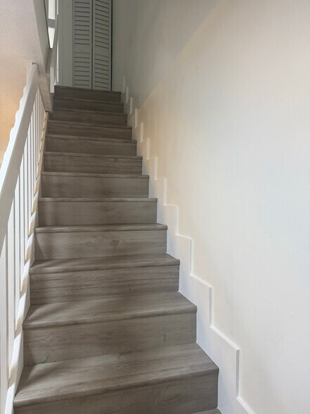 Building Photo - 6866 NW 173rd Dr