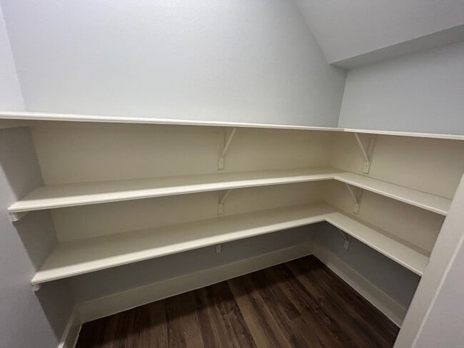 Building Photo - 2BED / 1BATH Condo/Townhome For Lease! Available NOW!