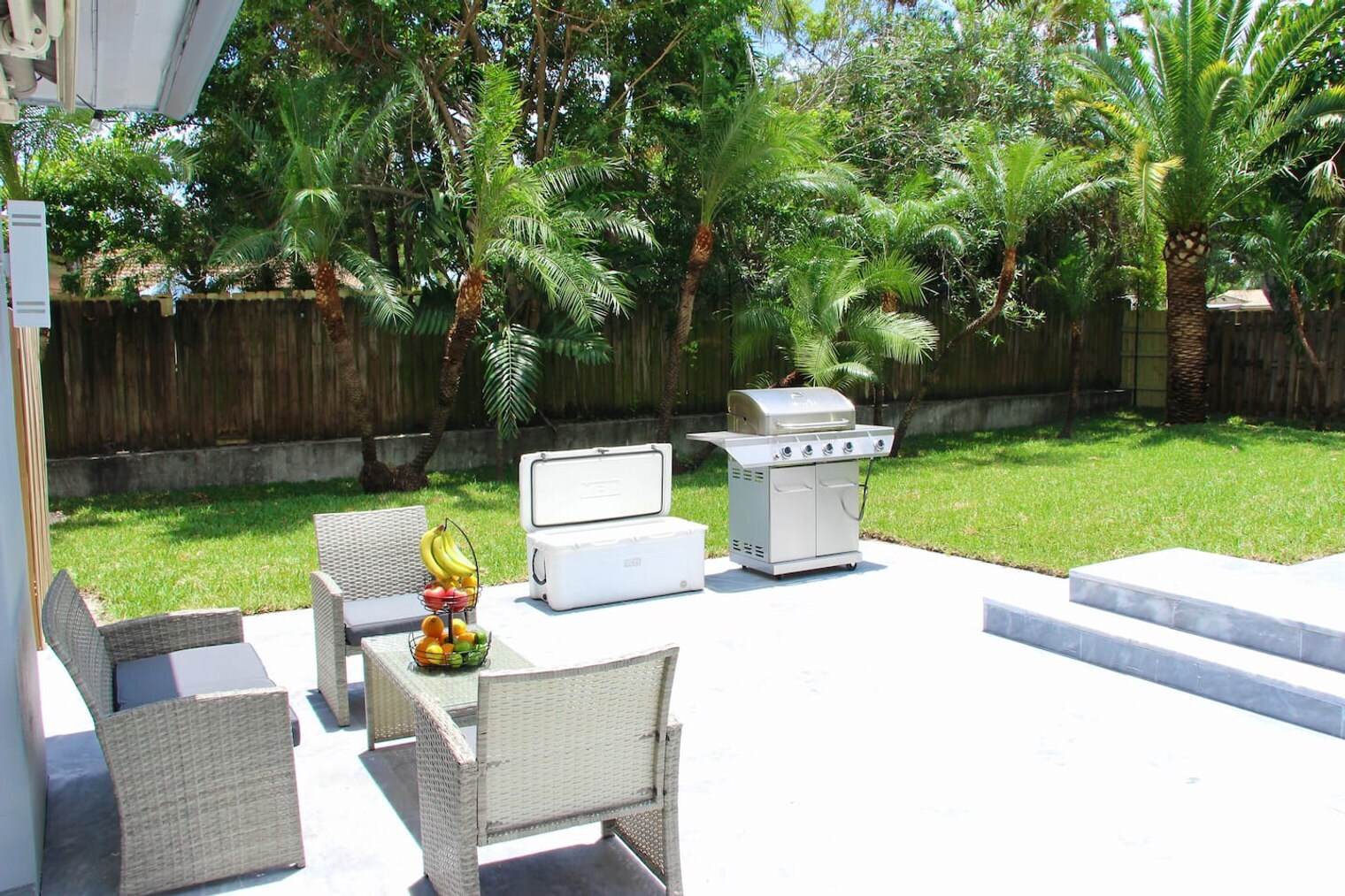 Building Photo - 834 SW 14th Ct