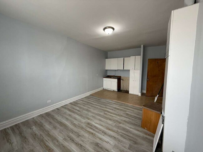 Building Photo - 5960 W Roosevelt Rd