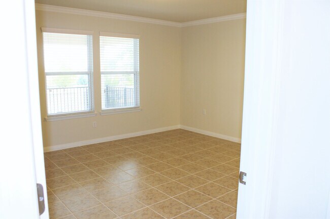 Building Photo - 213 Paint Creek Ln