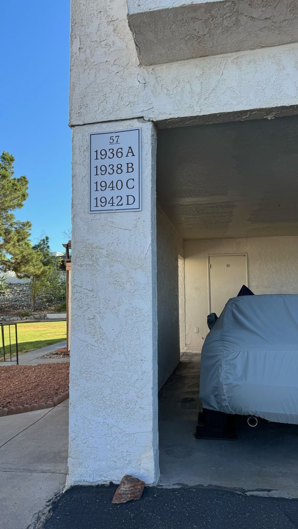 Building Photo - Furnished Vacation Condo w/ Community Pool**