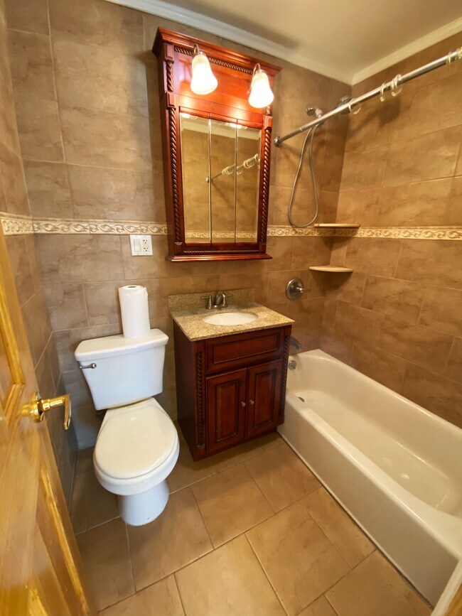 BATHROOM - 336 Knickerbocker Ave