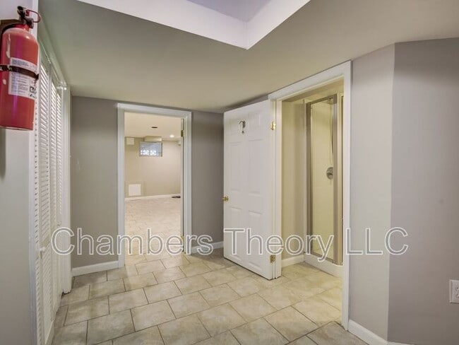 Building Photo - 1417 Downing St NE