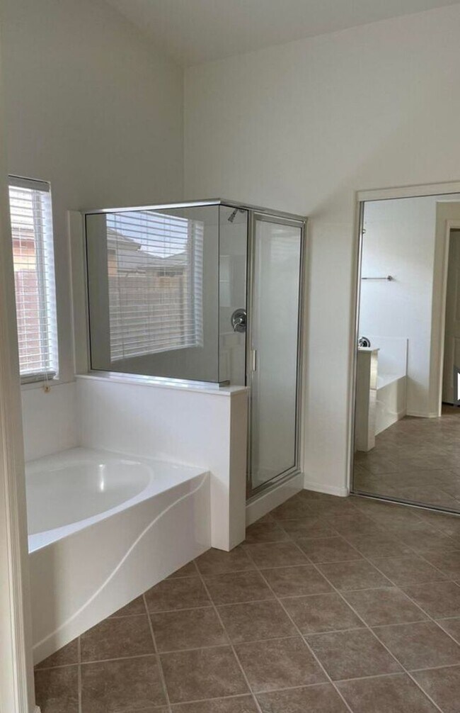 Building Photo - 1979 W Half Moon Cir