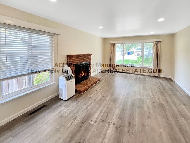 Building Photo - Bright 3-Bed, 2-Bath Hayward Hills Home wi...