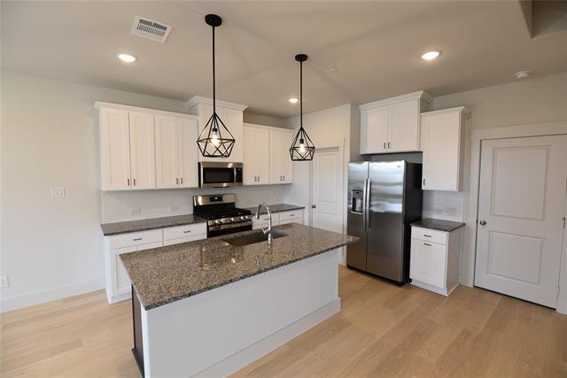 Building Photo - 4525 Lamplights Dr