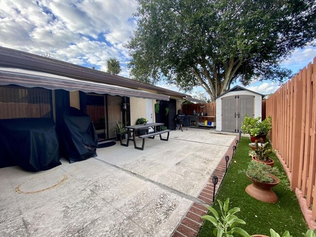 Building Photo - 1031 Summit Pl Cir