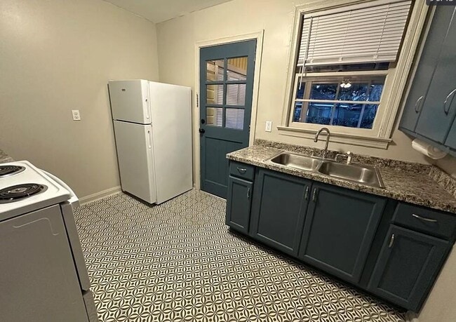 Building Photo - 612 Albany St