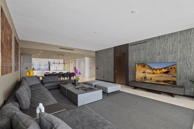 Building Photo - 300 Biscayne Blvd