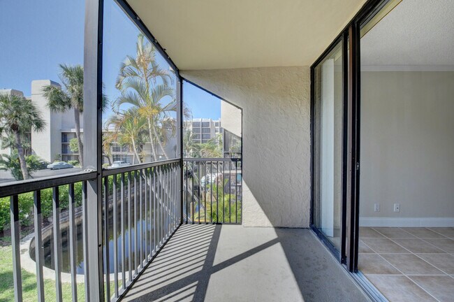 Building Photo - 16 Royal Palm Way