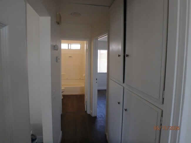 Building Photo - 446 N Elk St