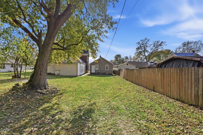 Building Photo - 519 E Water St