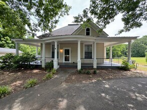 Building Photo - Large Historical 3/2 House in Summerville-$1,595
