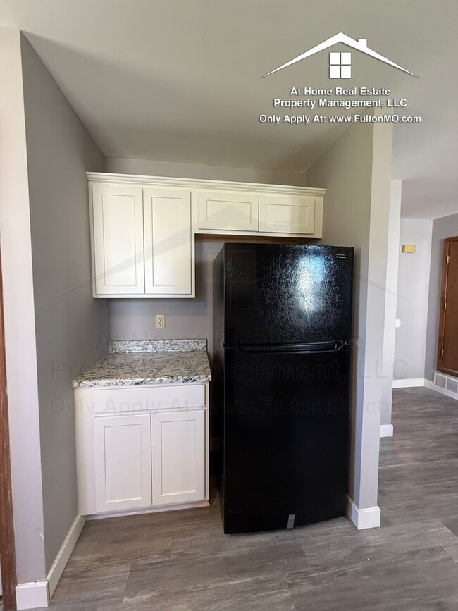 Building Photo - 2703 Mayflower Dr