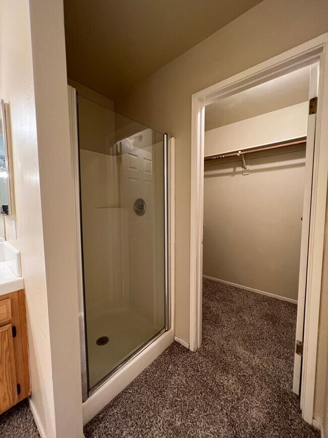 Building Photo - 6204 Straub Ln