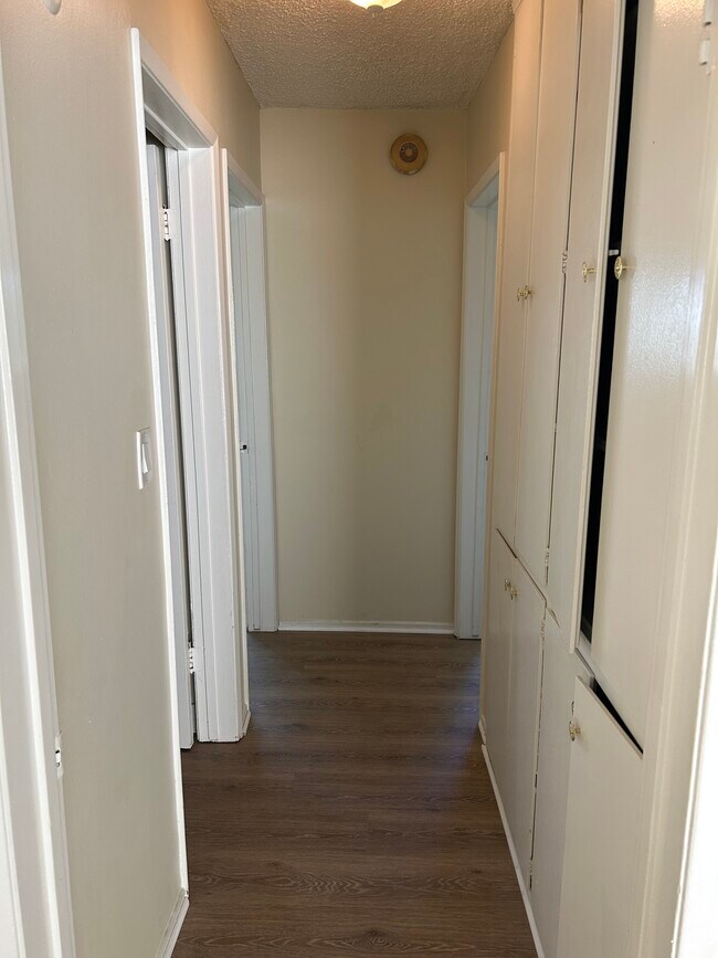 Building Photo - 548 Short St