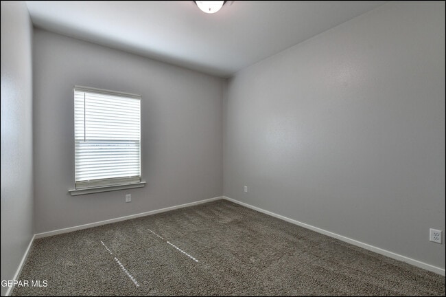 Building Photo - 552 Logwood Ave