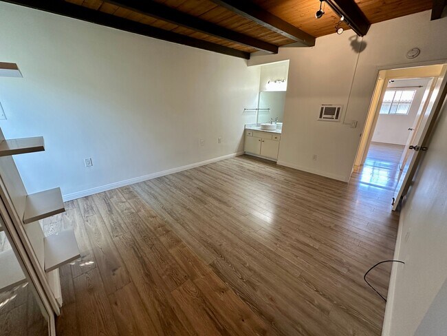 Building Photo - 1815 Armour Ln
