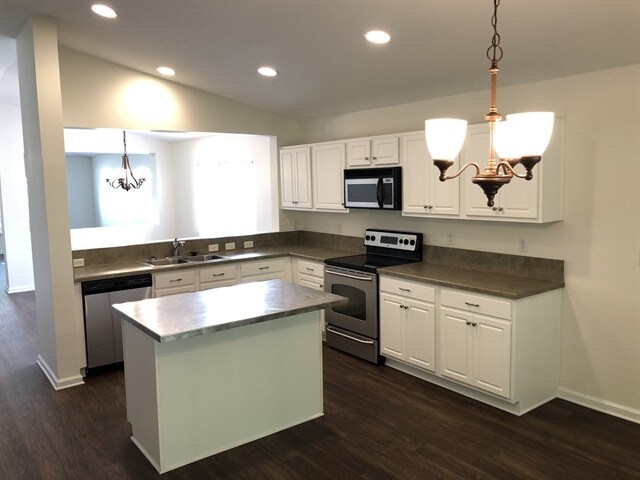 Building Photo - 76083 Deerwood Dr