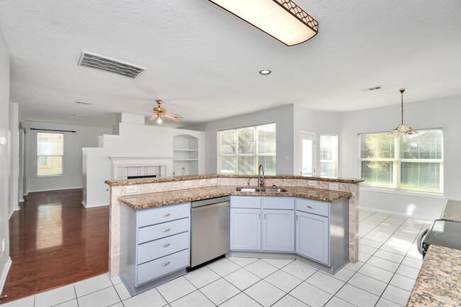 Building Photo - 15711 Rosewood Hill Ct