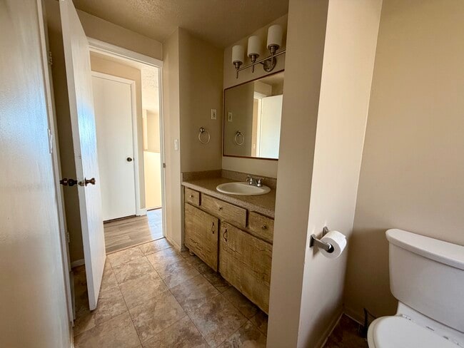 Building Photo - 2333 Cliff Swallow Dr