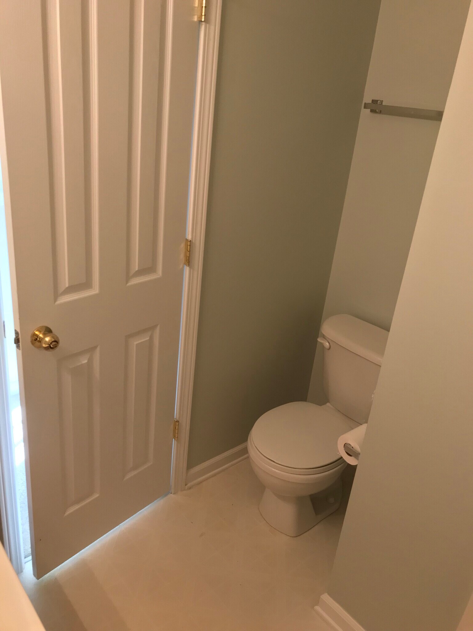 UPSTAIRS GUEST BATH - 2808 Cougar Hill Ct