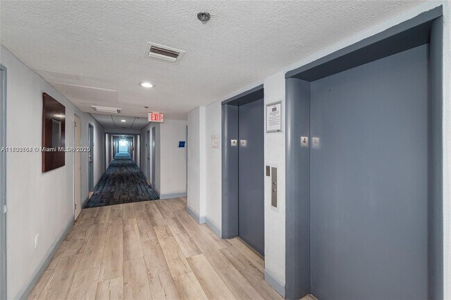 Building Photo - 7501 E Treasure Dr