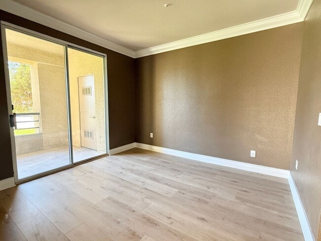 Building Photo - Meridian 2 BDR /2 BATH Luxury Condo - RESO...