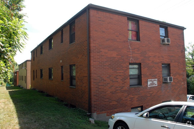 Building Photo - Churchill/Melvin Court Apartments