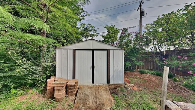 Building Photo - Very Nice 3 bedroom 2 bath home in Edmond ...