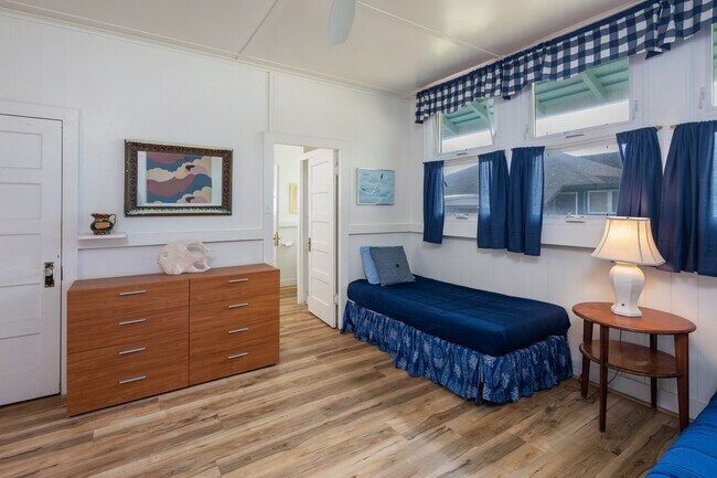 Building Photo - Casual Beach Front 3 Bedroom, 2 Bath Home ...