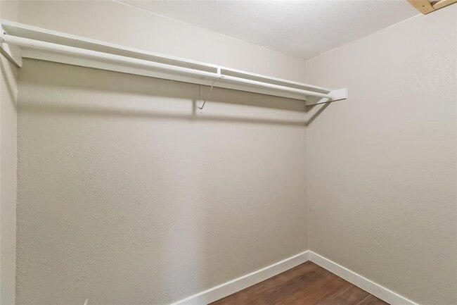 Building Photo - 7202 Twin Crest Dr