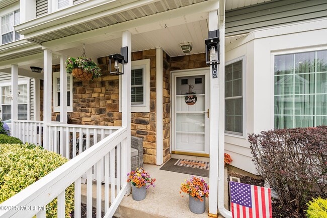 Building Photo - 19 Horseshoe Ct