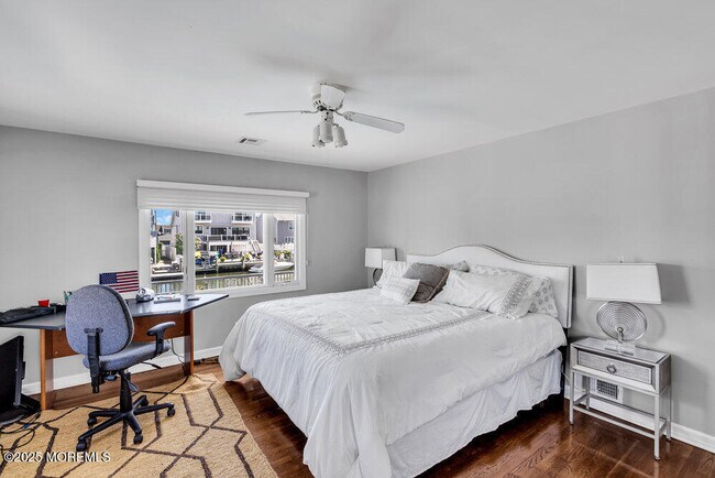 Building Photo - 1648 Center St