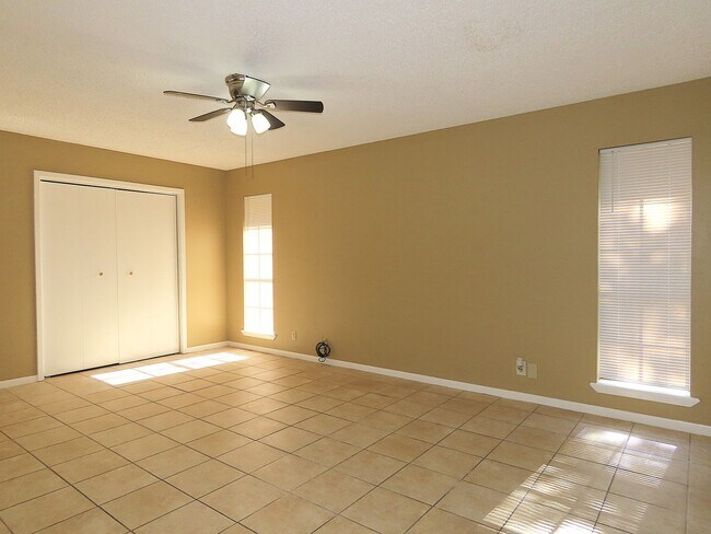 Building Photo - 11782 S Hillcreek Rd