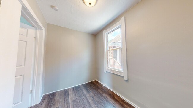 Building Photo - Clark/Fulton - 4 bed/1 bath - Single Family Home