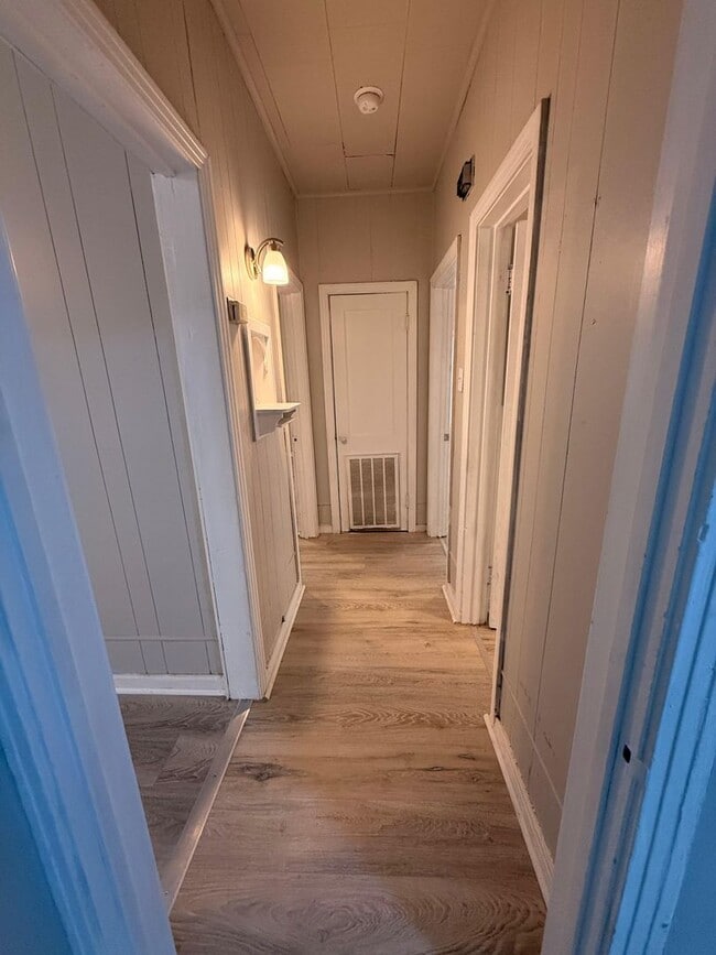 Building Photo - 603 College St