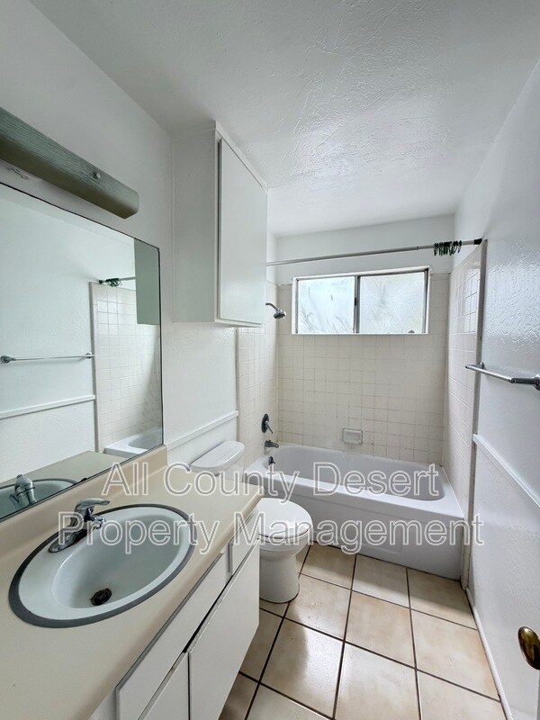 Building Photo - 550 El Cielo Rd