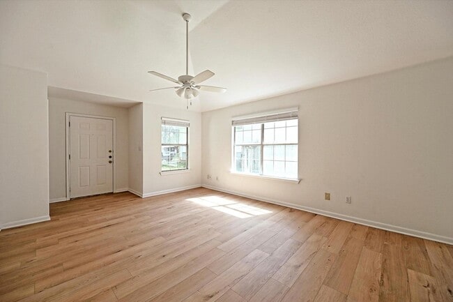 Building Photo - 108 N Mockingbird Cir