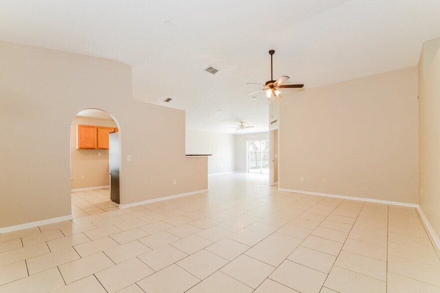 Building Photo - 5070 Silver Thistle Ln