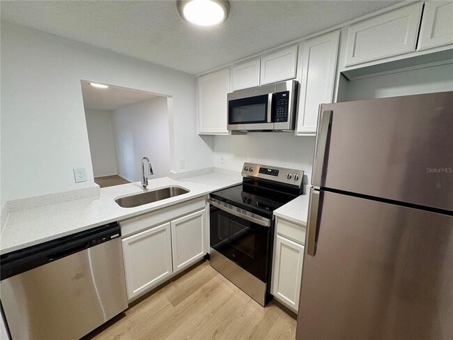 Building Photo - 308 57th Ave Dr E