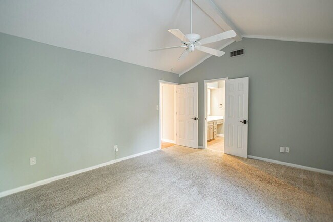 Building Photo - 19 Lancelot Ln