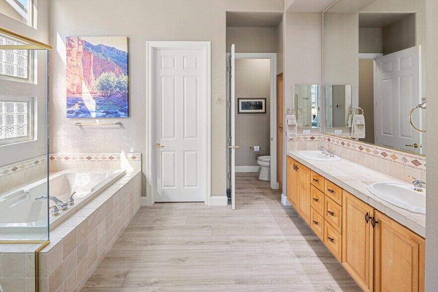 Master bath - 841 Northfield Ln