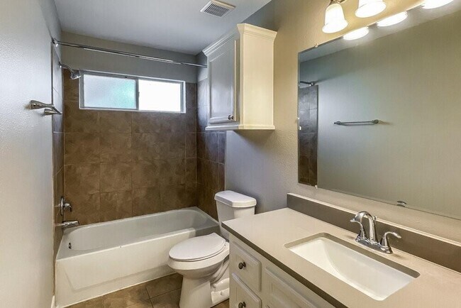 Building Photo - 18469 Sunrise Oaks Ct