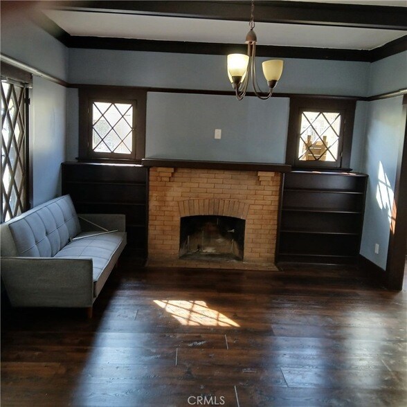Building Photo - 1227 W 51st St