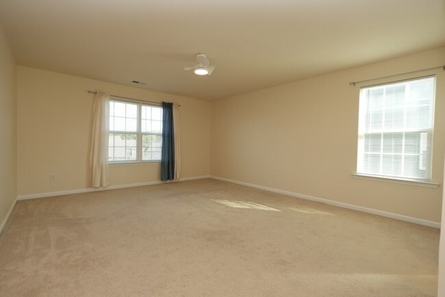 Building Photo - Modern Comfort Meets Space – 4BR/3.5BA Hom...